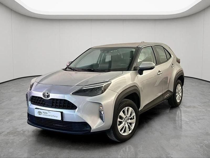 Cinza (pintura metalizada) Usado 2024 Toyota Yaris Comfort | € 25.250 (Preço elevado) - Imagem 1/4