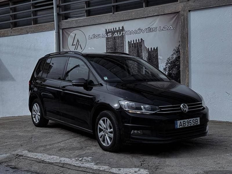 Preto Usado 2020 VW Touran Monovolume | € 17.980 (Bom preço) - Imagem 1/4