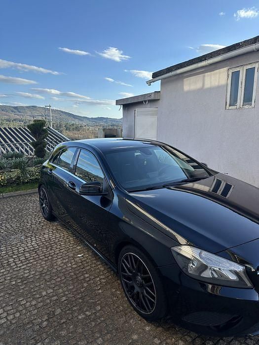 Usado 2015 Mercedes A180 Urban Sedan | € 12.500 (Preço justo) - Imagem 1/4