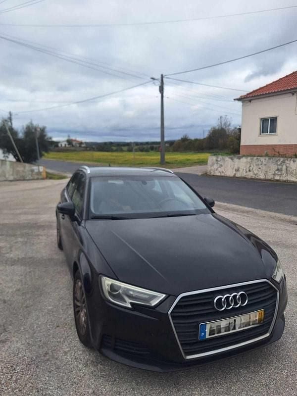 Usado Audi A3 110 HP (80 kW) 2016 Preto Sedan