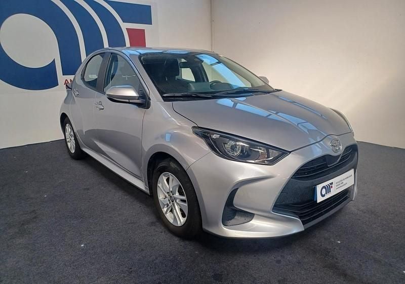 Cinzento Usado 2023 Toyota Yaris Comfort | € 18.250 (Preço elevado) - Imagem 1/4