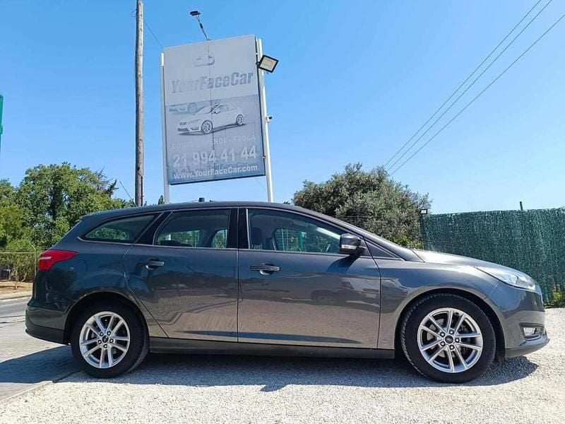 Usado Ford Focus 101 HP (74 kW) 2016 Cinzento