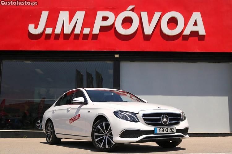 Branco Usado 2019 Mercedes E300 Avantgarde Sedan | € 28.490 (Preço justo) - Imagem 1/1