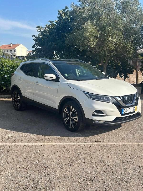 Branco Usado 2017 Nissan Qashqai N-Connecta SUV | € 15.750 (Preço justo) - Imagem 1/4