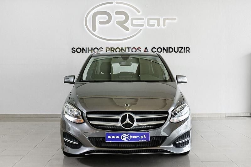 Usado Mercedes B180 Style 109 HP (80 kW) 2017 Cinzento Monovolume