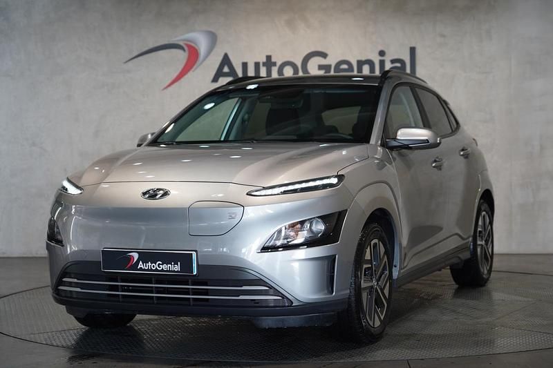 Usado Hyundai Kauai Premium 100 kW (136 HP) 2022 Cinza prata SUV