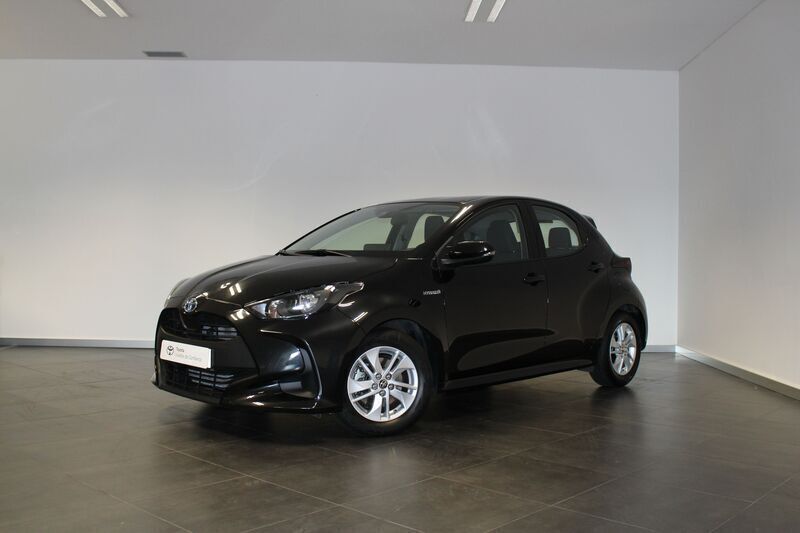 Preto (pintura metalizada) Usado 2021 Toyota Yaris Comfort Sedan | € 21.750 - Imagem 1/4