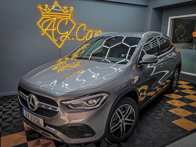 Cinza Usado 2021 Mercedes GLA250 Style SUV | € 33.900 - Imagem 1/4