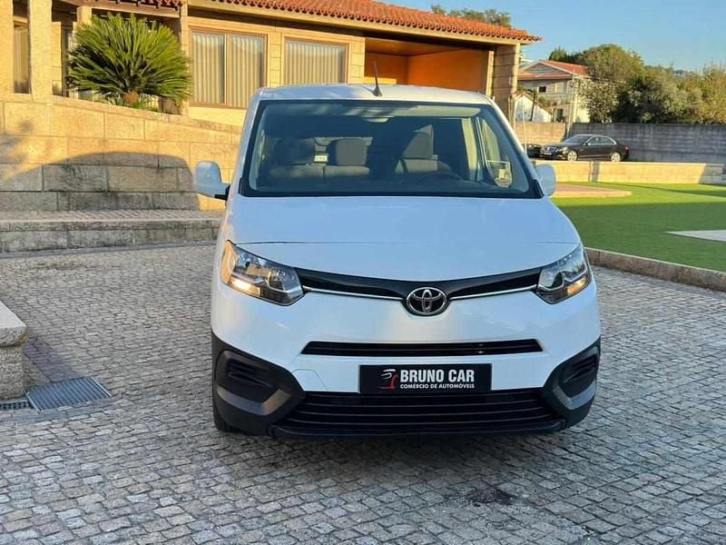 Usado Toyota Proace 102 HP (75 kW) 2022 Branco Monovolume