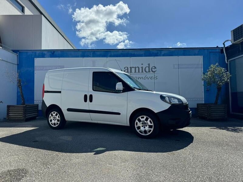 Branco Usado 2019 Fiat Doblò Monovolume | € 8.500 (Preço justo) - Imagem 1/4