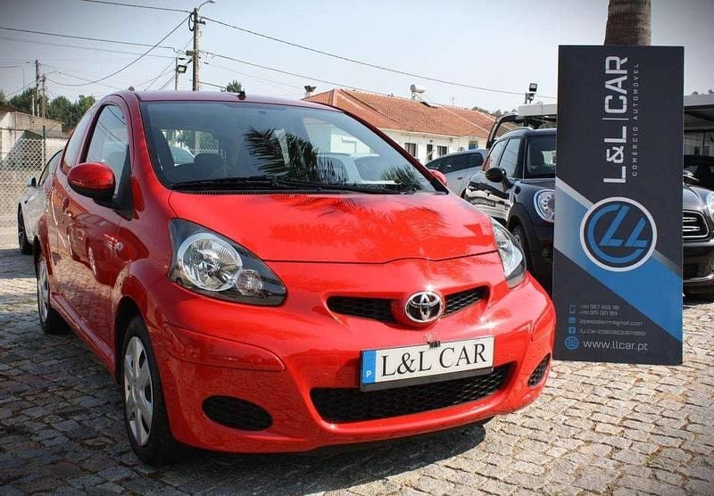 Vermelho Usado 2009 Toyota Aygo Citadino | € 7.500 - Imagem 1/4