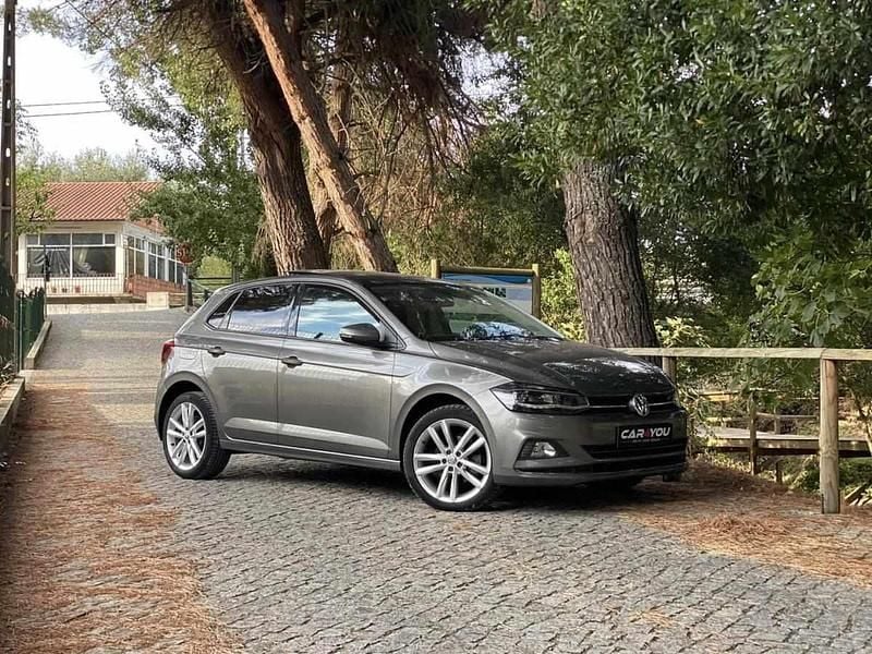 Usado VW Polo 95 HP (69 kW) 2018 Cinzento Citadino