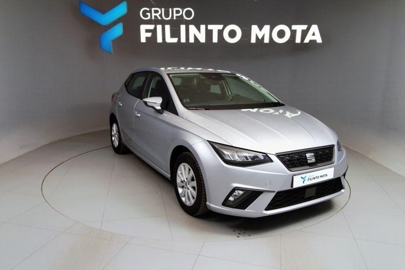 Cinzento Usado 2022 Seat Ibiza Style Citadino | € 14.390 (Preço justo) - Imagem 1/1