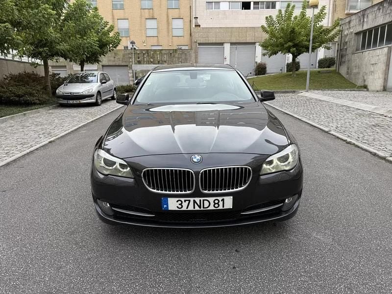 Cinza escuro Usado 2012 BMW 520 Exclusive Sedan | € 14.950 (Bom preço) - Imagem 1/4