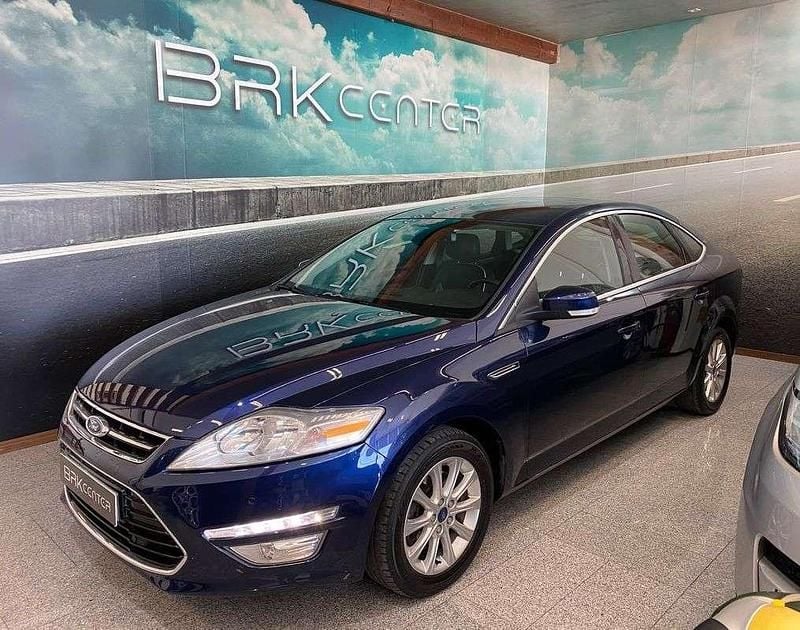 Usado Ford Mondeo 140 HP (102 kW) 2013 Azul