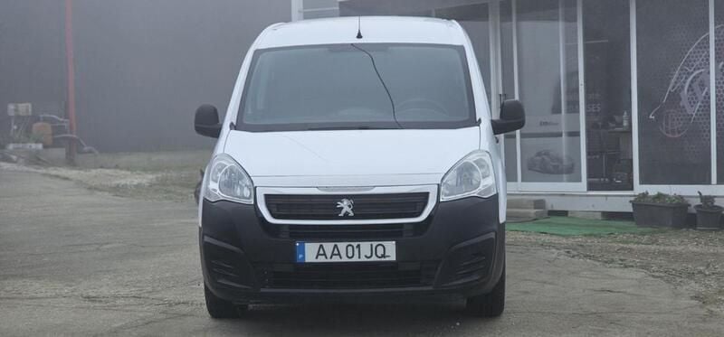 Branco Usado 2016 Peugeot Partner Monovolume | € 8.800 (Bom preço) - Imagem 1/4