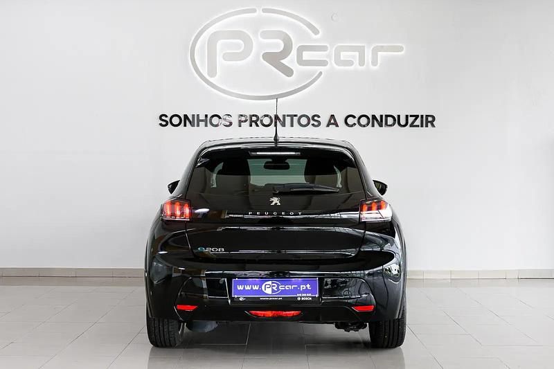 Usado Peugeot e-208 Allure 100 kW (136 HP) 2022 Preto Citadino