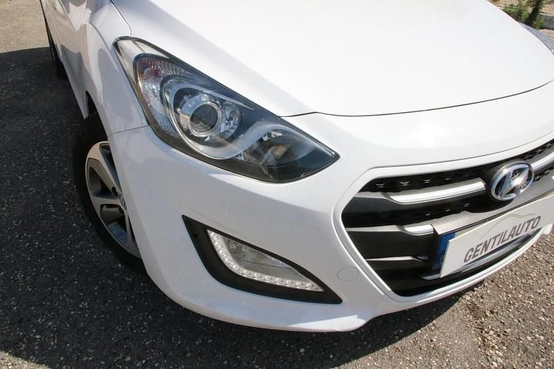 Usado Hyundai i30 Comfort 110 HP (80 kW) 2015 Branco Carrinha
