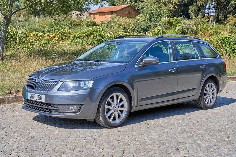 Cinzento Usado 2014 Skoda Octavia Carrinha | € 8.500 (Preço justo) - Imagem 1/4