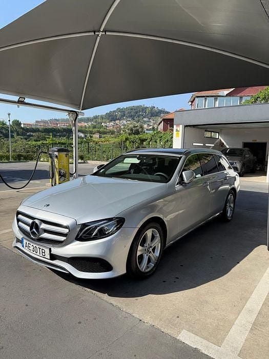 Usado 2017 Mercedes E220 Sedan | € 22.500 (Bom preço) - Imagem 1/4
