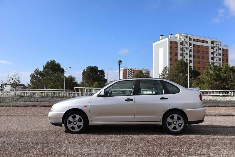 Usado Seat Cordoba 101 HP (74 kW) 1998 Sedan