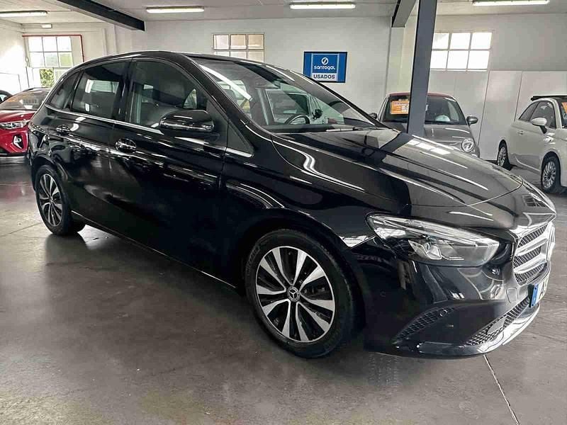 Usado Mercedes B180 Style 116 HP (85 kW) 2022 Preto Monovolume