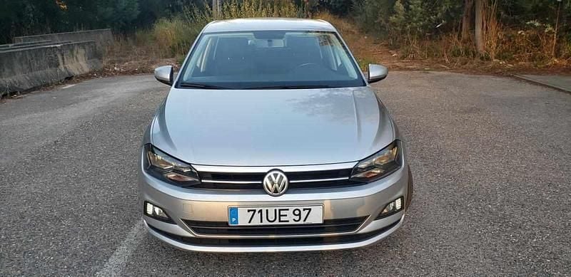Usado VW Polo 76 HP (55 kW) 2018 Cinzento Citadino