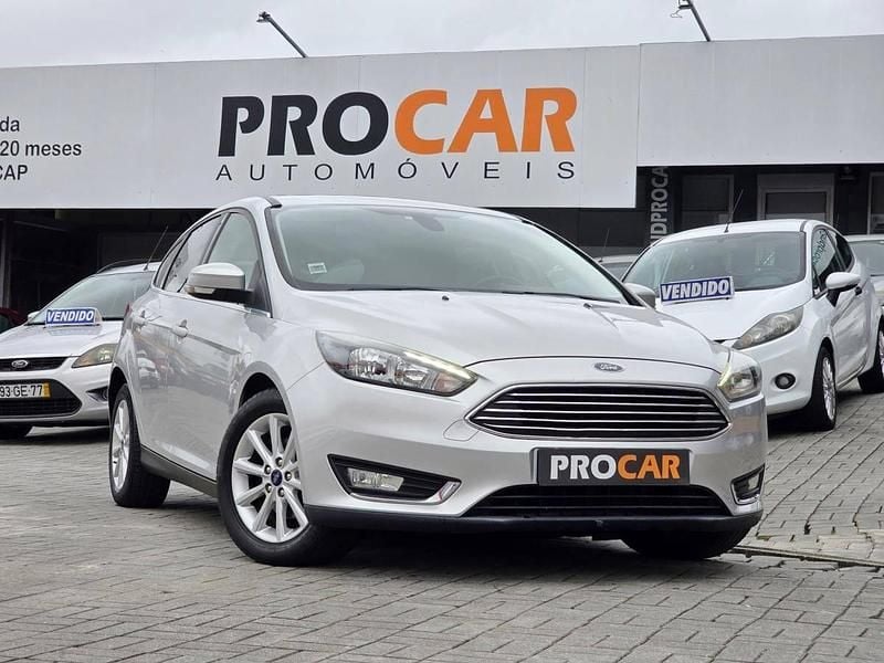 Usado Ford Focus Titanium 125 HP (91 kW) 2018 Cinzento
