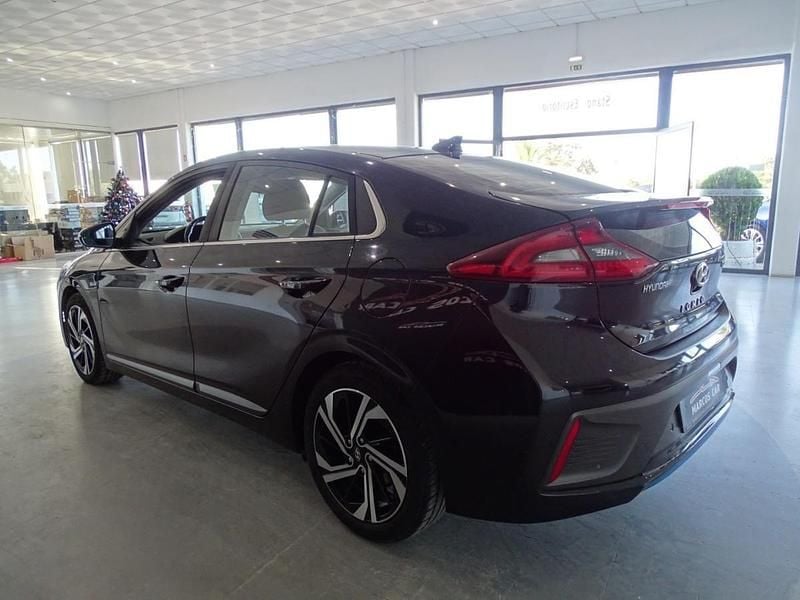 Usado Hyundai Ioniq 141 HP (103 kW) 2016 Cinzento (metalizado) Citadino