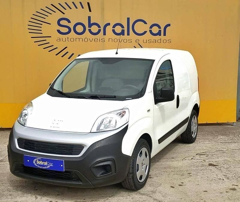 Branco Usado 2022 Fiat Fiorino Monovolume | € 19.500 - Imagem 1/4