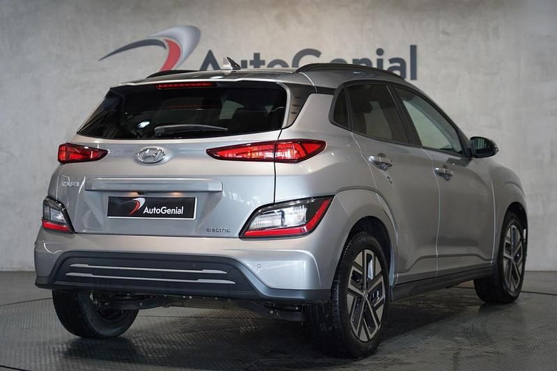 Usado Hyundai Kauai Premium 100 kW (136 HP) 2022 Cinza prata SUV