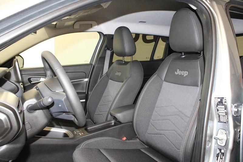 Usado Jeep Avenger EV Summit 114 kW (156 HP) 2024 Cinza SUV