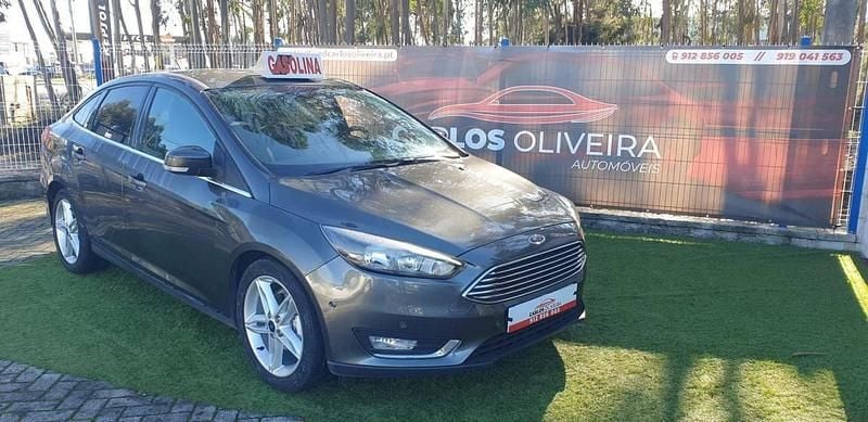 Cinza escuro Usado 2015 Ford Focus Titanium Sedan | € 8.750 (Preço justo) - Imagem 1/4
