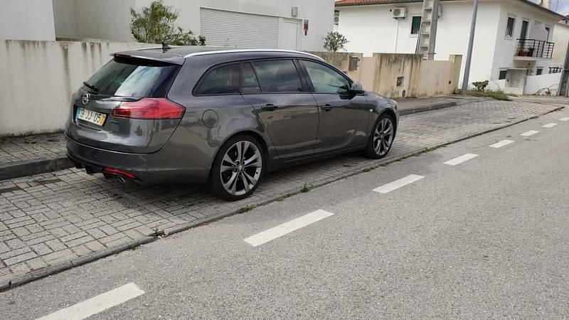 Usado Opel Insignia 179 HP (131 kW) 2010 Cinzento Carrinha