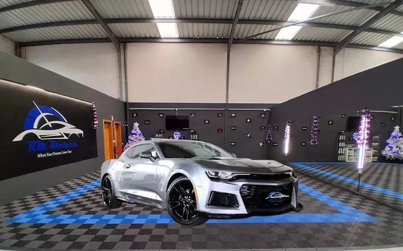 Cinza prata Usado 2021 Chevrolet Camaro Cabrios | € 74.990 - Imagem 1/4