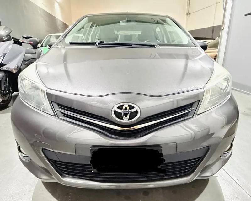 Cinzento Usado 2012 Toyota Yaris | € 9.400 (Bom preço) - Imagem 1/4
