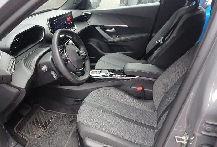 Usado Peugeot e-2008 Allure 114 kW (156 HP) 2024 Cinzento SUV
