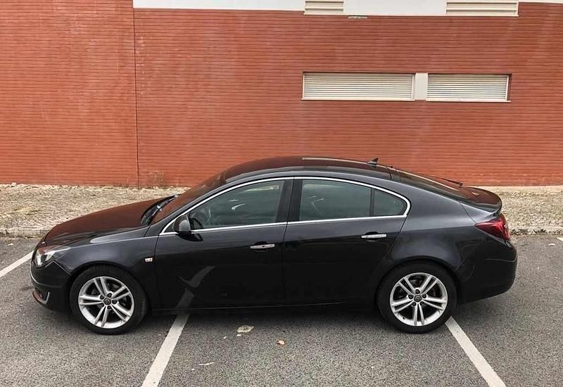 Usado Opel Insignia 140 HP (102 kW) 2014 Preto