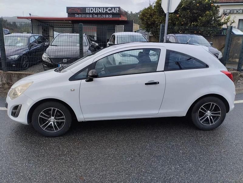 Usado Opel Corsa 75 HP (55 kW) 2011 Branco Citadino