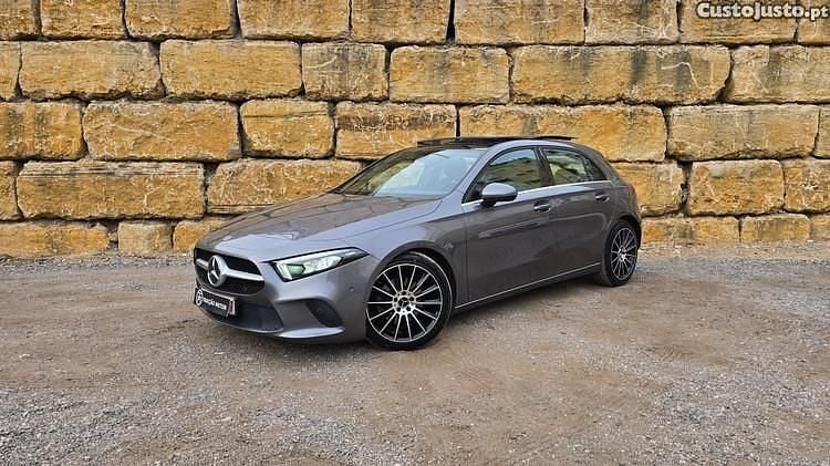 Cinza Usado 2022 Mercedes A180 Business Citadino | € 29.500 (Bom preço) - Imagem 1/1