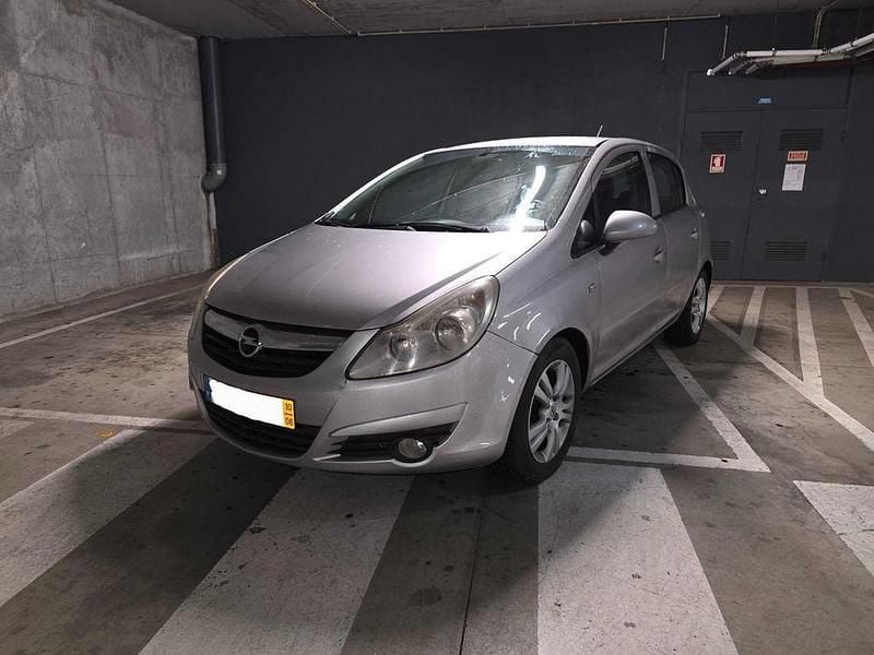 Usado 2010 Opel Corsa Sedan | € 4.000 (Bom preço) - Imagem 1/4
