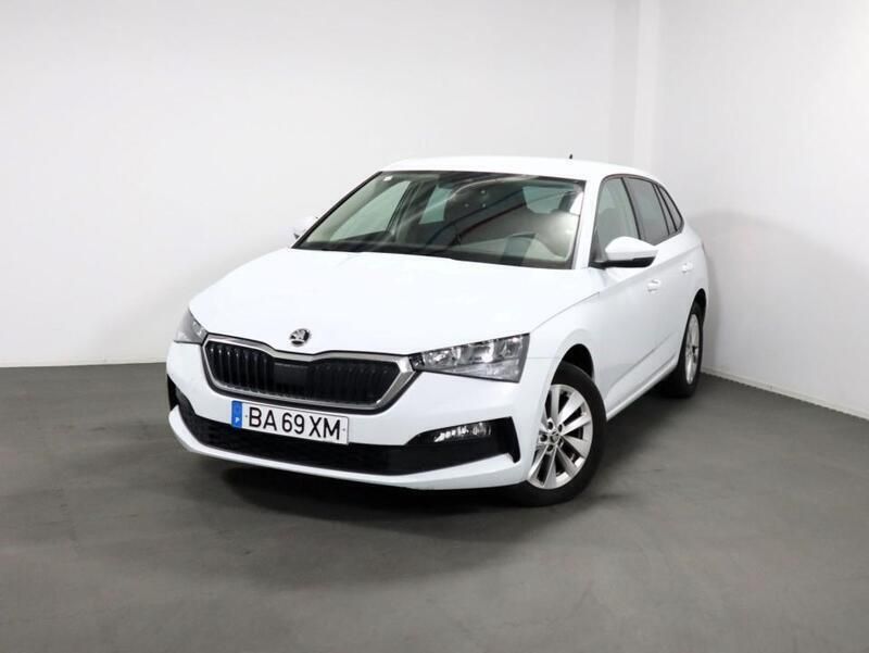 Branco Usado 2023 Skoda Scala Ambition Citadino | € 18.190 (Preço elevado) - Imagem 1/4