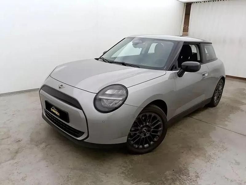 Cinzento Usado 2024 Mini Cooper Classic Citadino | € 29.990 (Preço elevado) - Imagem 1/4
