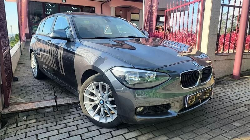 Cinzento Usado 2015 BMW 116 Sport Line Citadino | € 14.490 (Preço justo) - Imagem 1/4