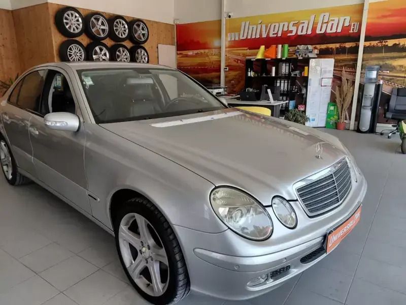 Cinza prata Usado 2002 Mercedes E220 Elegance | € 7.600 (Preço elevado) - Imagem 1/4