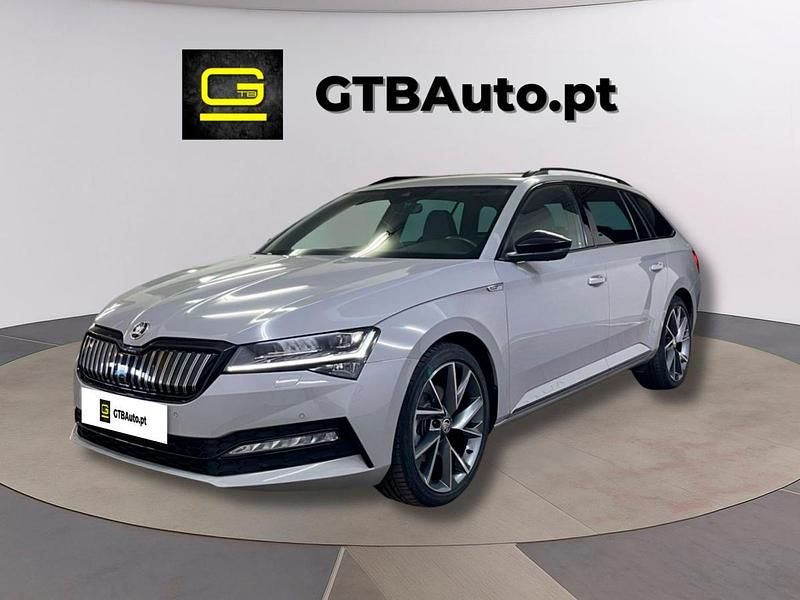 Cinzento Usado 2022 Skoda Superb | € 37.499 - Imagem 1/4