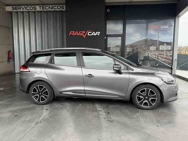 Usado Renault Clio IV 90 HP (66 kW) 2015 Cinzento Carrinha