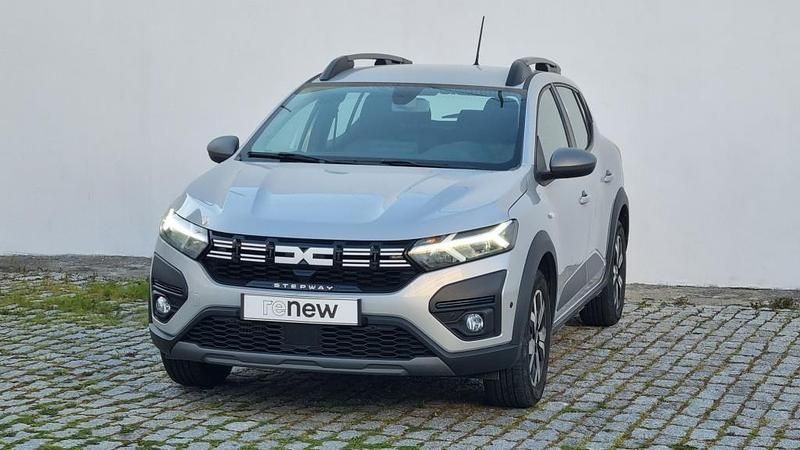 Cinza Usado 2024 Dacia Sandero Expression SUV | € 17.090 (Preço justo) - Imagem 1/4