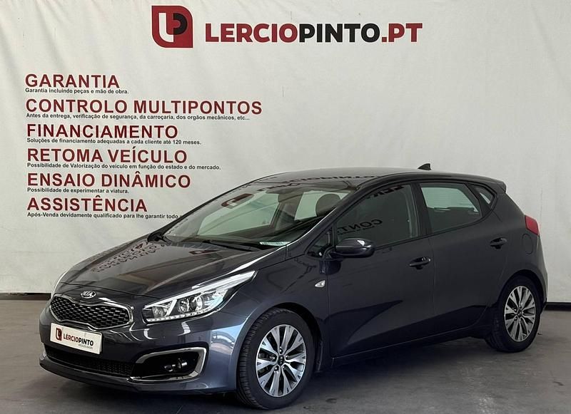 Cinza Usado 2018 Kia Ceed Turbo Sedan | € 14.450 (Preço justo) - Imagem 1/4