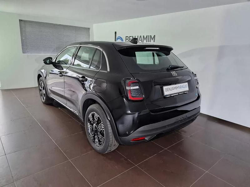 Usado Fiat 600E Red 114 kW (156 HP) 2025 Preto SUV